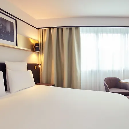 Hotel Mercure Paris Saint-ouen 4*