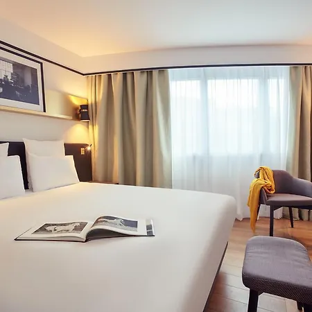 Mercure Paris Saint-ouen Hotell 4*